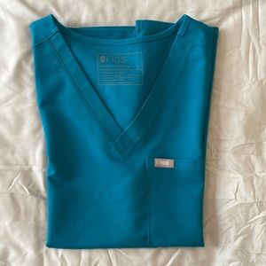Brand new Figs scrub top, size small - new color!